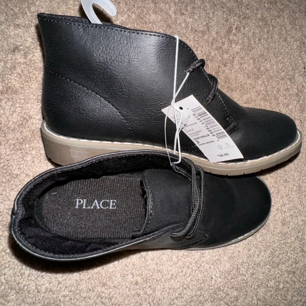 The Children’s Place Boys Youth Size 3